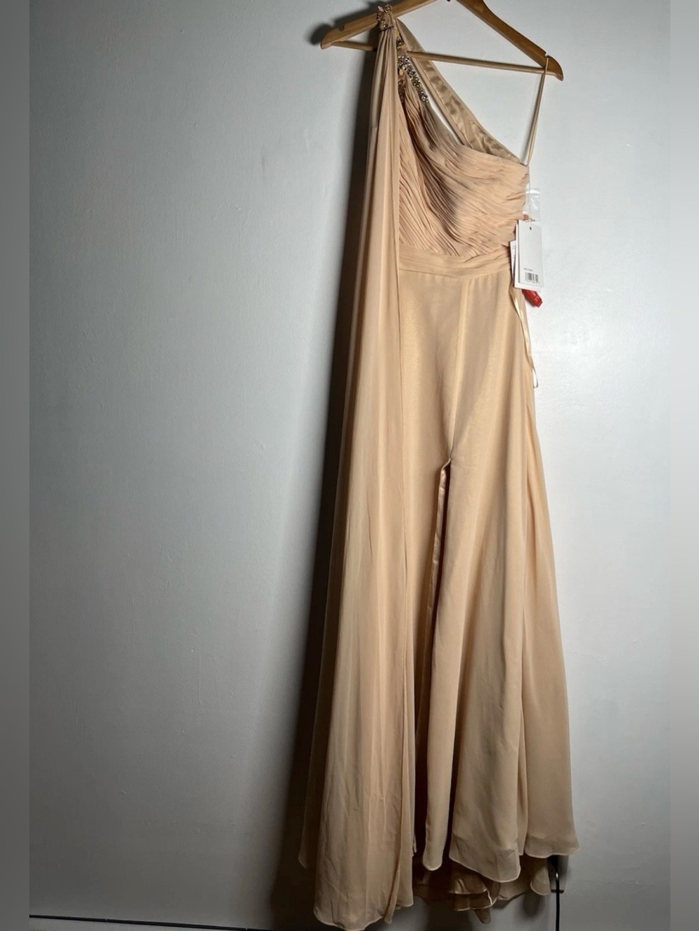 Mac Duggal One-Shoulder Gold Nude/Peach Evening Gown with Draped Bodice Size 8 - Picture 5 of 12